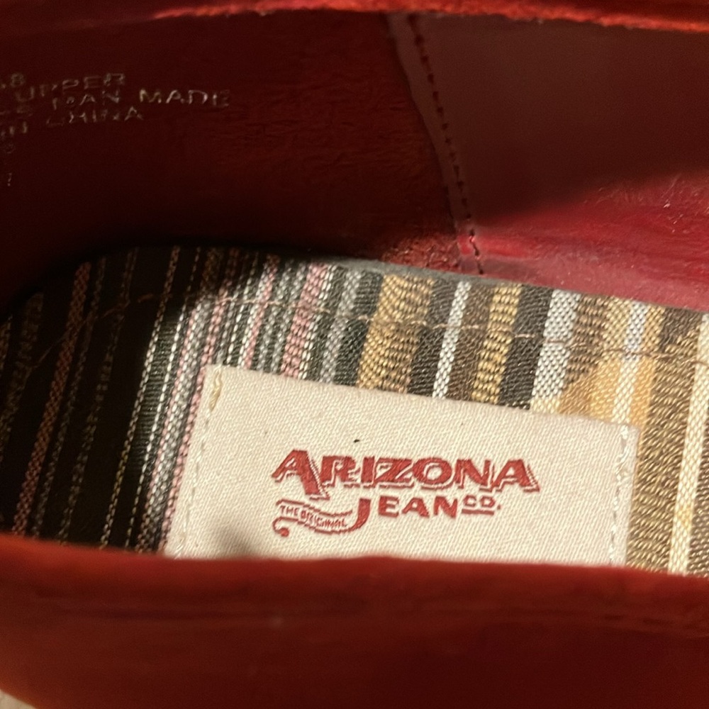 New Arizona 9M Red Ankle Strap w/Gold Chain Flats Faux Suede Fabric Upper - Picture 5 of 7